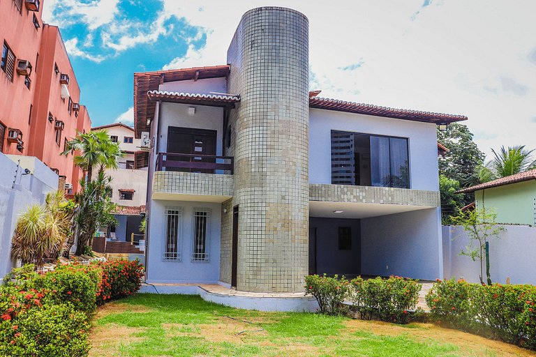 Casa com Excelente Área de Lazer em Ponta Negra