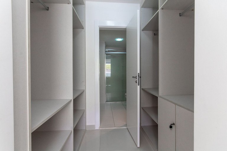 In Mare Bali Flat Fiji by Qavi