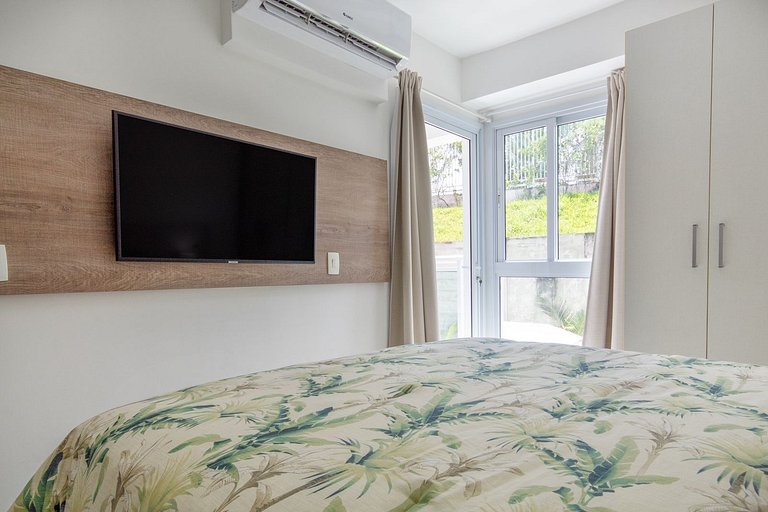 In Mare Bali Flat Fiji by Qavi