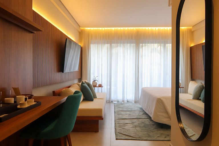 Quarto Deck Molhado Frente Piscina