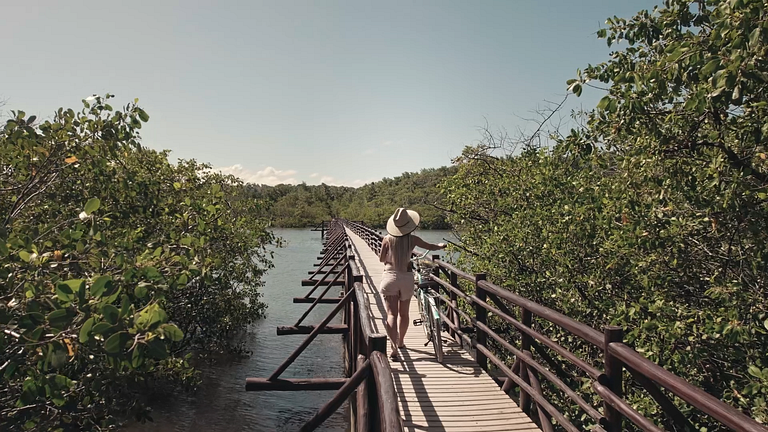 Apartamento com Piscina no Essence by Qavi