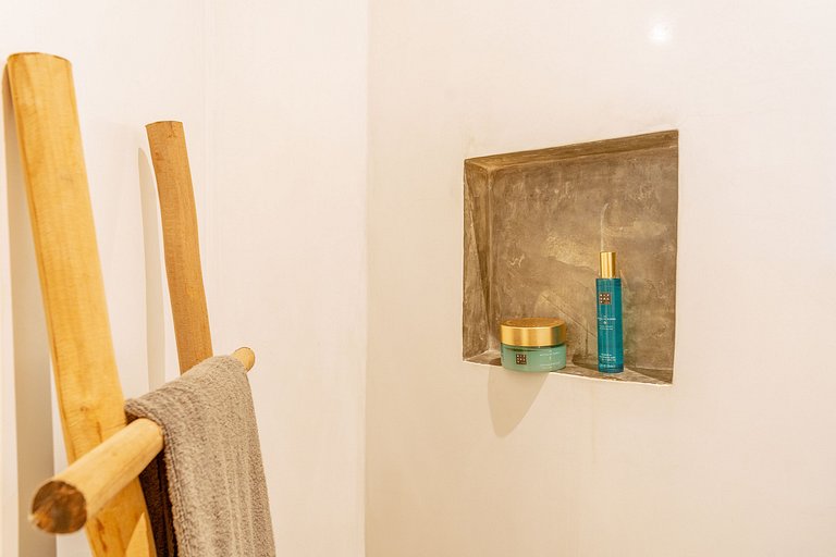 Vila Uxua Pipa by Qavi Collection