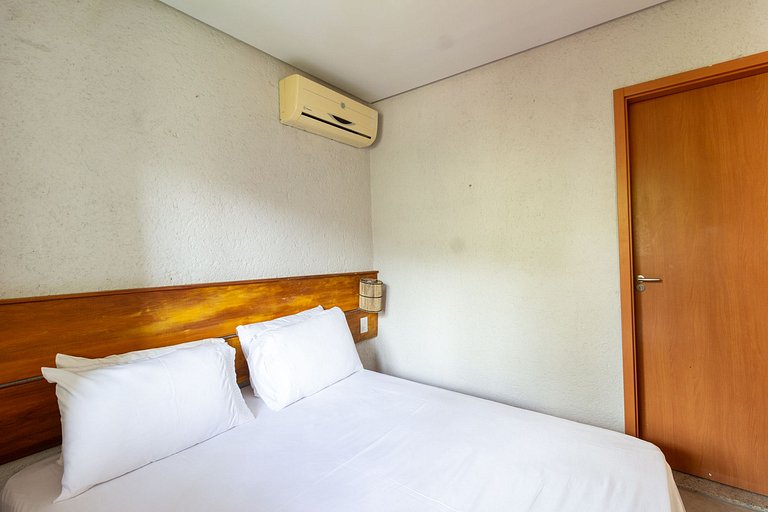 Casa com Piscina Privativa Lambari 102 by Qavi