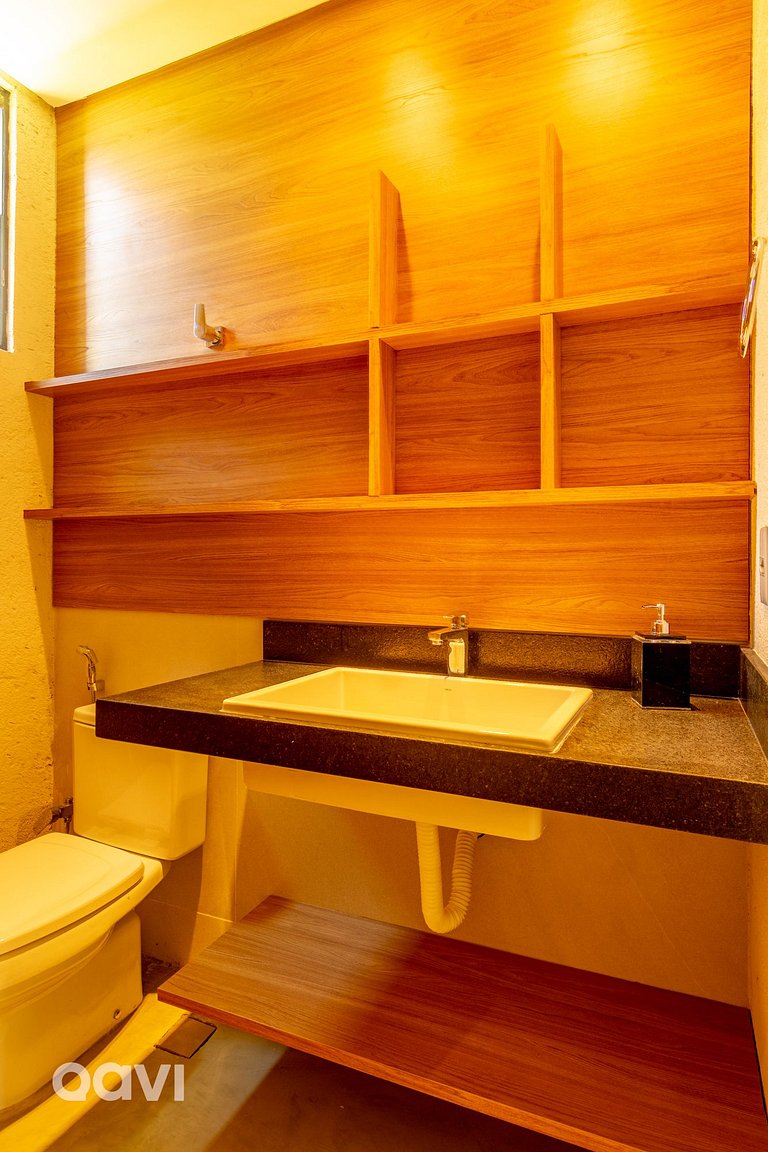 Casa com Piscina em Condomínio Beira Mar by Qavi