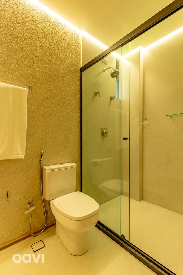 Casa com Piscina em Condomínio Beira Mar by Qavi