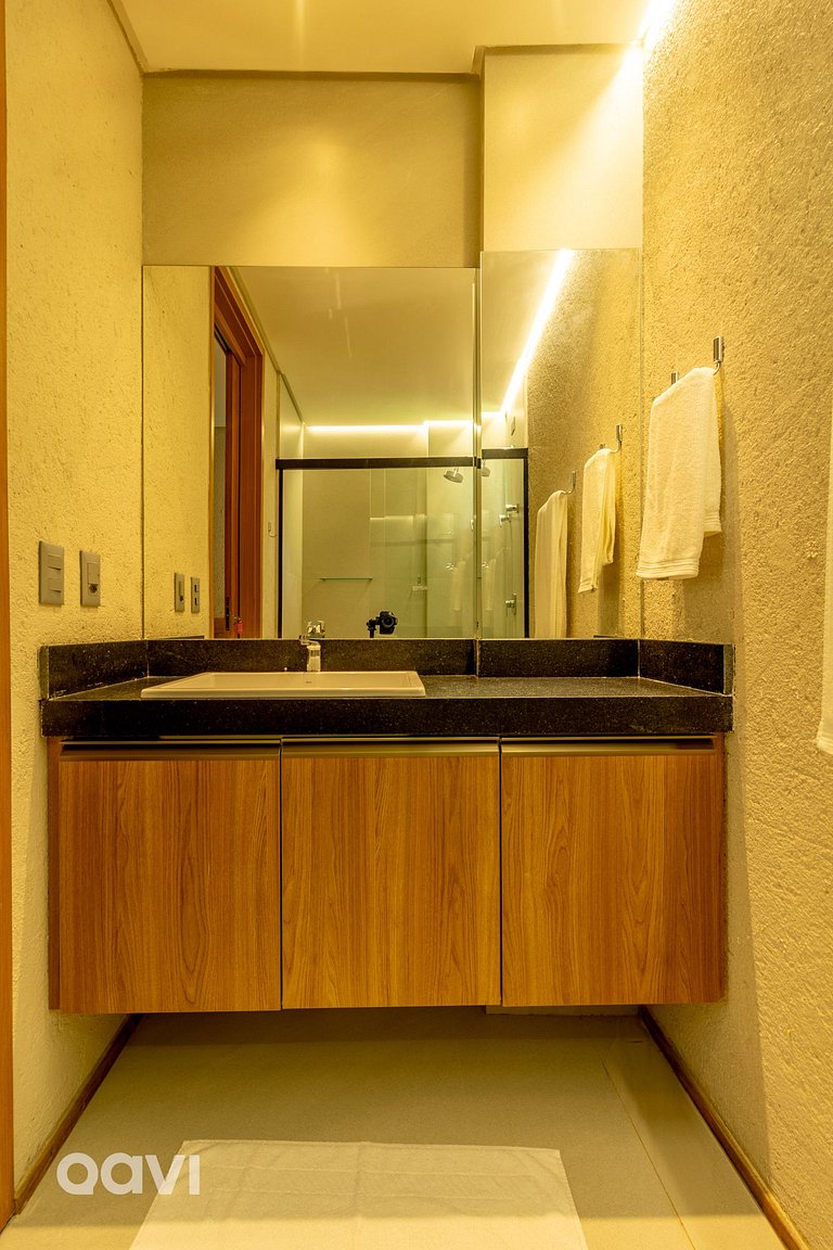 Casa com Piscina em Condomínio Beira Mar by Qavi