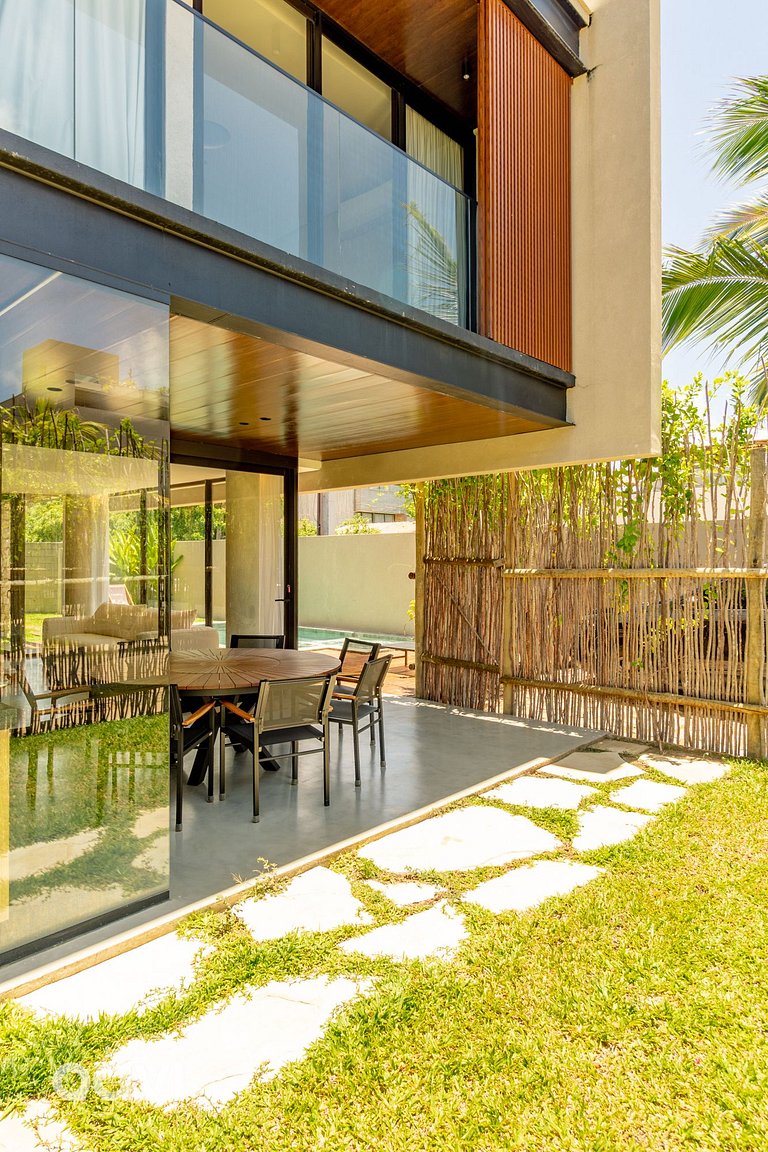 Casa com Piscina em Condomínio Beira Mar by Qavi