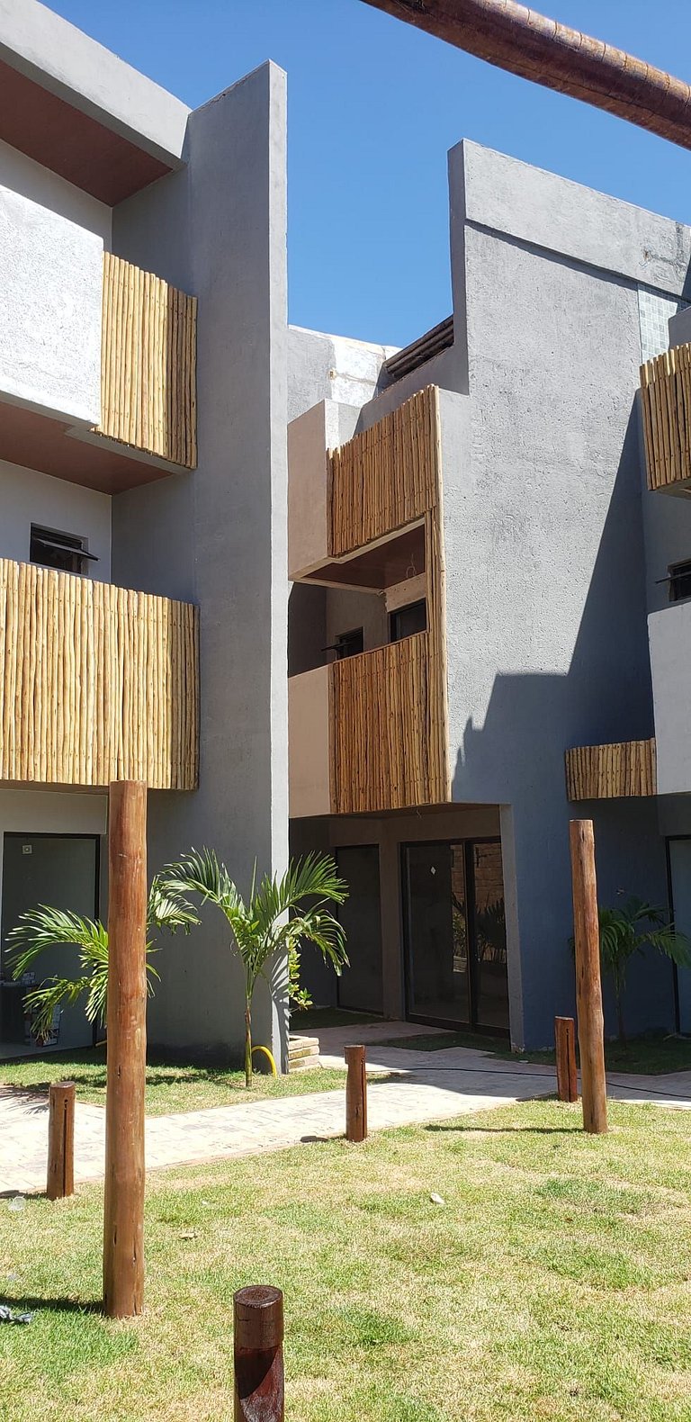 Qavi - Triplex com piscina a 250m praia do Patacho