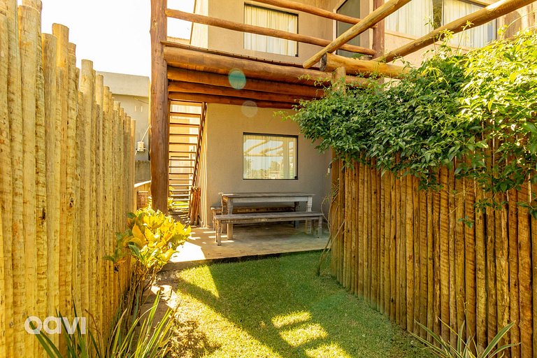 Casa com Piscina Privativa Lambari 06 by Qavi