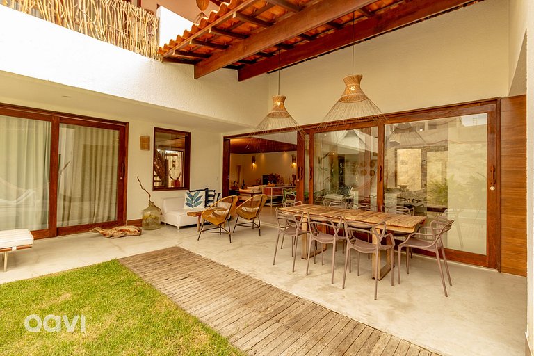 Casa Dahí na Praia do Marceneiro by Qavi