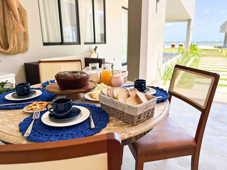 Casa Lages beira-mar na Praia do Patacho by QAVI