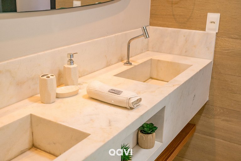 Casa com Piscina Privativa no Condomínio Maxlife10 - By Qavi