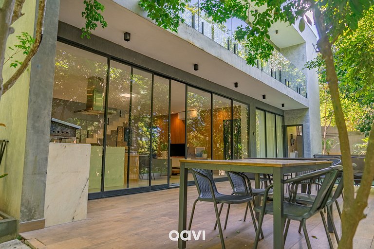Casa com Piscina Privativa no Condomínio Maxlife10 - By Qavi
