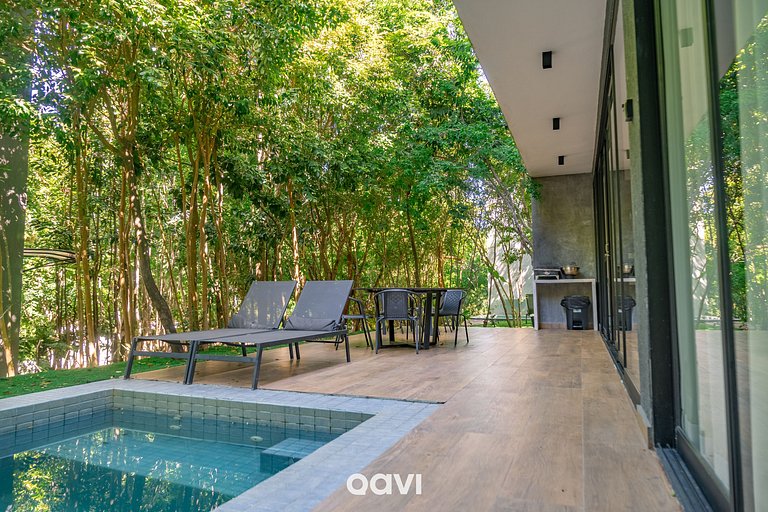 Casa com Piscina Privativa no Condomínio Maxlife10 - By Qavi
