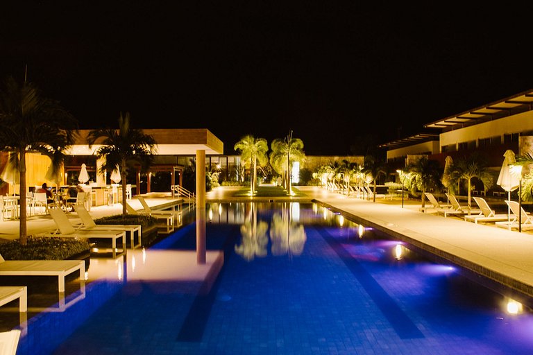 Qavi - Suíte luxuosa com vista para piscina na rua principal